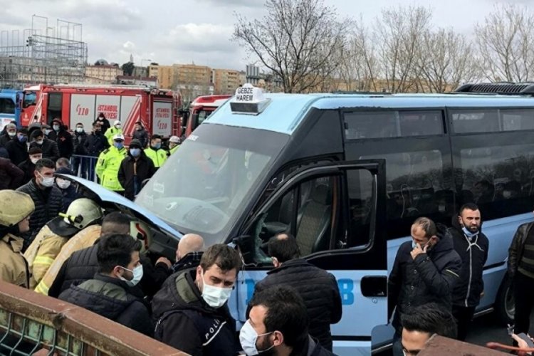 İBB'nin taksi d&ouml;n&uuml;ş&uuml;m projesine yine ret: Kararı protesto eden bir esnaf minib&uuml;s&uuml;n&uuml; yakmaya &ccedil;alıştı