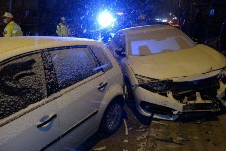 Minib&uuml;s&uuml;yle sokağı savaş alanına &ccedil;evirip ka&ccedil;tı