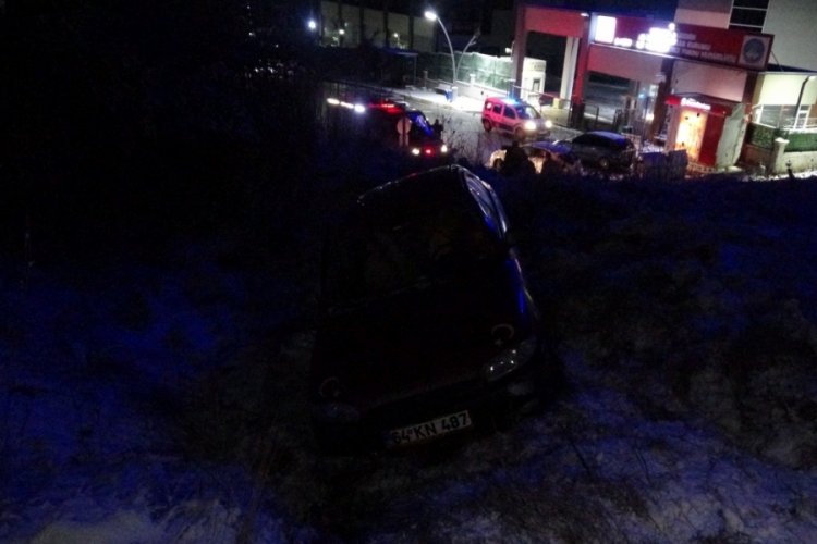 Yoldan &ccedil;ıkan ara&ccedil;tan burnu bile kanamadan kurtuldu