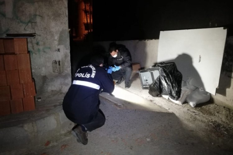 Sokak ortasında &ccedil;elik kasa bulundu