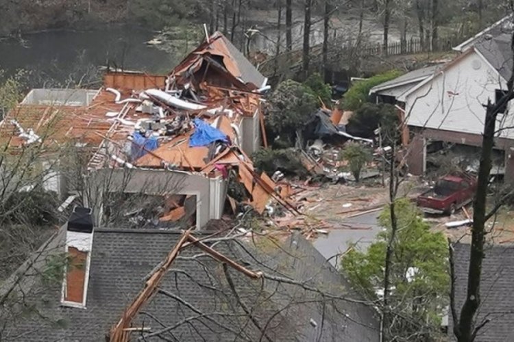 Alabama'yı hortum vurdu: 5 &ouml;l&uuml;
