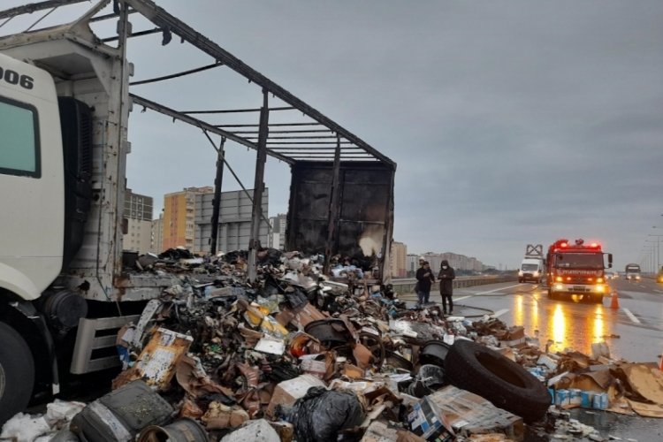 Kuzey Marmara Otoyolu'nda kargo kamyonunda yangın &ccedil;ıktı