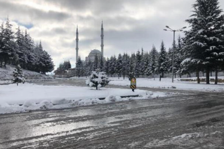 Konya'da 8 il&ccedil;ede eğitime kar engeli