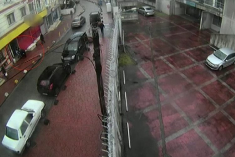 3 bin lira değerindeki bebek arabasını &ccedil;aldılar