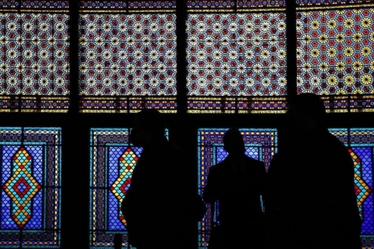 Azerbaycan'ın D&uuml;nya K&uuml;lt&uuml;r Mirası Listesi'ndeki Şeki Han Sarayı turist akınına uğruyor