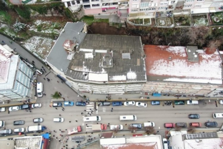 Bursa'daki toprak kaymasında zarar gören binalarda hasar tespiti yapılıyor