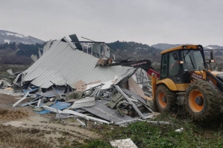Bursa'da 8 kaçak yapı yıkıldı