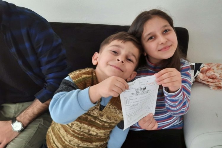 Bursa'da biriktirdikleri 627 lirayı yetim çocuklara bağışladılar