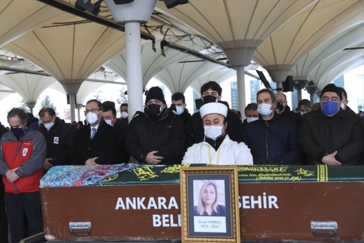 Bakan Kasapoğlu, sporcu Korhan Yamaç'ın eşinin cenazesine katıldı