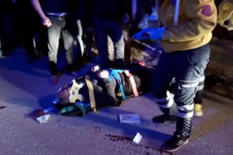 İki motosiklet kafa kafaya &ccedil;arpıştı