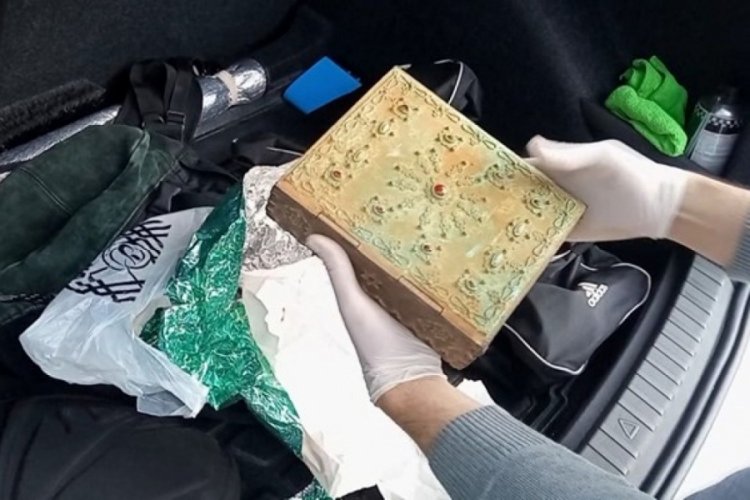 Satacaklardı! Ceylan derisine altın işlemeli 2 bin 500 yıllık...
