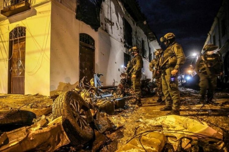 Kolombiya'da dehşet: Bomba y&uuml;kl&uuml; ara&ccedil;la saldırı d&uuml;zenlendi!