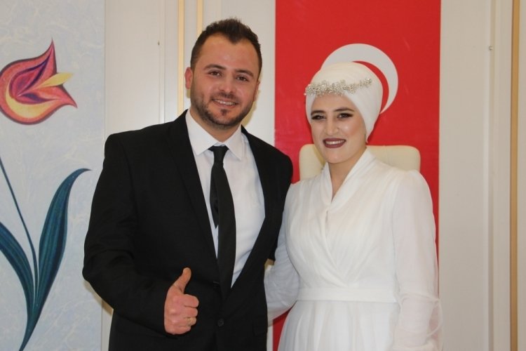 Bursa'da işitme engelli &ccedil;iftin nikah akdi, &ccedil;evirmen eşliğinde ger&ccedil;ekleştirildi