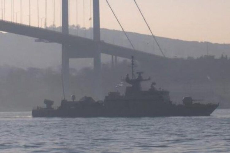 Yunan Savaş gemisi İstanbul Boğazı'ndan ge&ccedil;ip Marmara Denizi'ne a&ccedil;ıldı