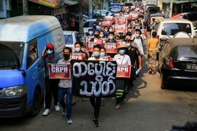 Myanmar'da bug&uuml;nk&uuml; protestolarda &ouml;lenlerin sayısı 100'e &ccedil;ıktı