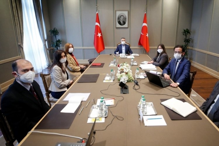 Cumhurbaşkanı Yardımcısı Oktay, yerli aşı projelerinde rol alan ila&ccedil; sekt&ouml;r&uuml; y&ouml;neticileriyle g&ouml;r&uuml;şt&uuml;