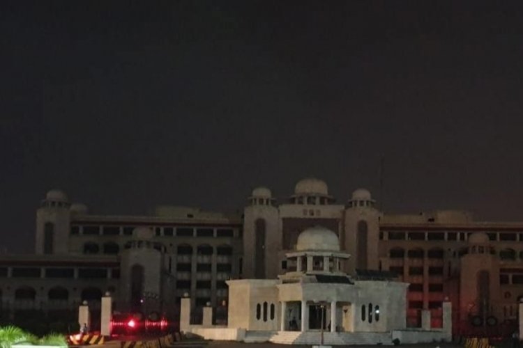 Pakistan, iklim değişikliği i&ccedil;in 1 saatlik karanlığa g&ouml;m&uuml;ld&uuml;