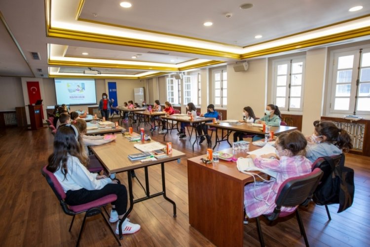 Bursa'da &ccedil;ocukların kaleminden tarihi hanlar