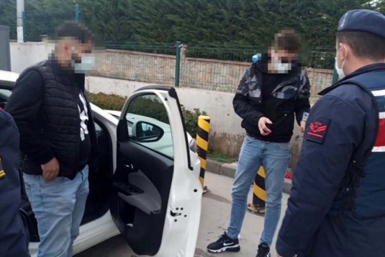 Yol verme tartışmasına girip trafiği b&ouml;yle tehlikeye soktular