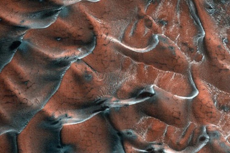 NASA, Mars'tan yeni fotoğraflar paylaştı