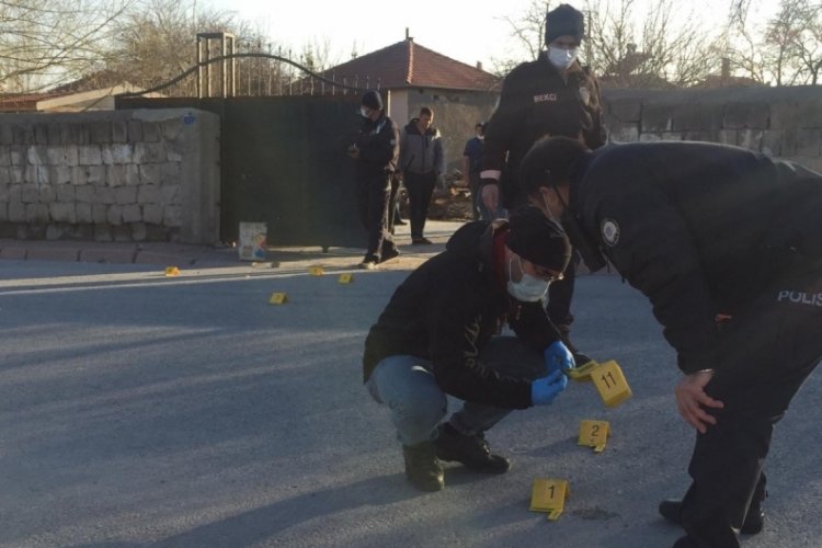 4 kişi, bir eve kurşun yağdırdı