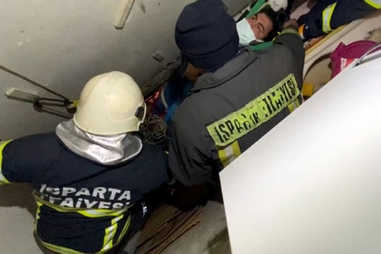 Y&uuml;k asans&ouml;r&uuml; d&uuml;şt&uuml;, 2 kişi yakalandı