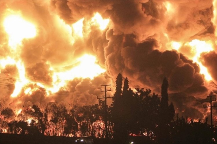 Endonezya'da petrol rafinerisindeki patlamada 20 kişi yaralandı
