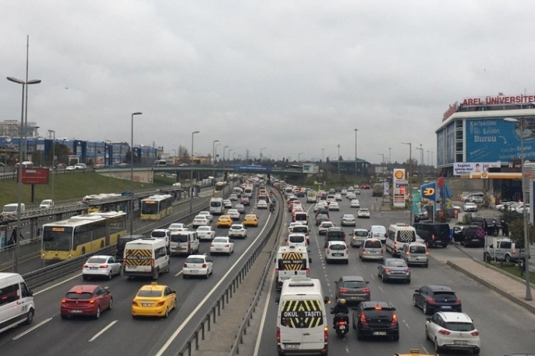 İstanbul yeni haftaya trafik yoğunluğu ile başladı