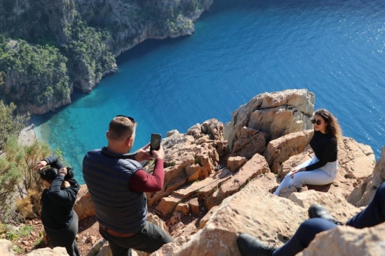 Kelebekler Vadisi'nde tehlikeli fotoğraf &ccedil;ekimi