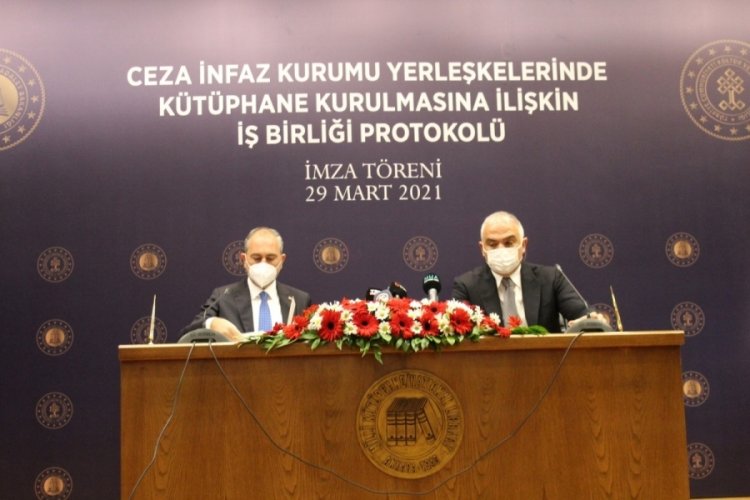 Bakanlardan cezaevlerine g&ouml;nderilmesi i&ccedil;in kitap kampanyası &ccedil;ağrısı