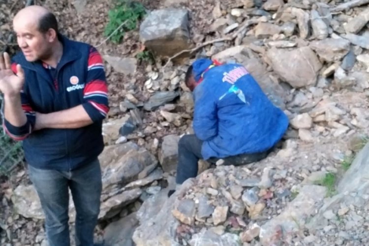 Geceyi kaza yapıp d&uuml;şt&uuml;ğ&uuml; u&ccedil;urumda ge&ccedil;irdi, saatler sonra kurtarıldı
