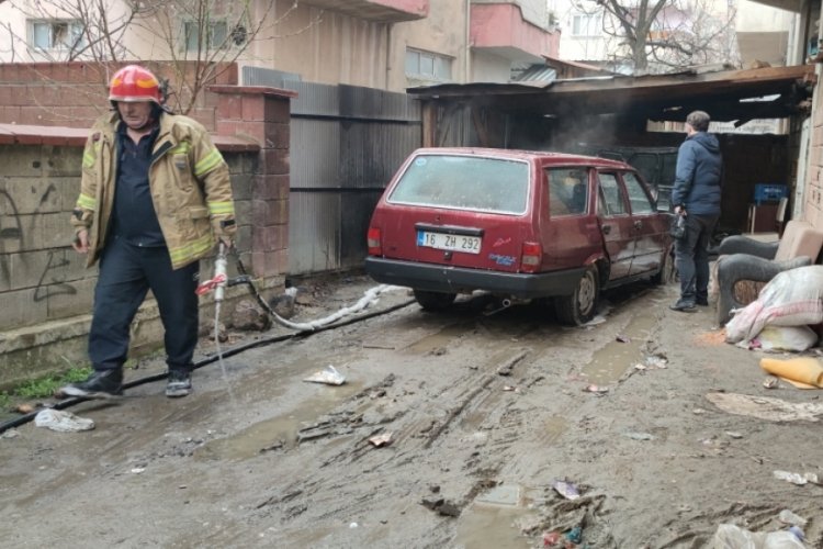 Bursa İneg&ouml;l'de park halindeki otomobil yandı