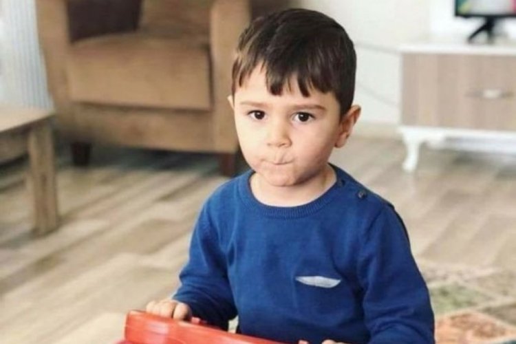 D&ouml;rt yaşındaki oğlunun &ouml;l&uuml;m&uuml;yle ilgili m&uuml;ebbet hapse &ccedil;arptırılan babanın cezası Bursa'da 7,5 yıla indi