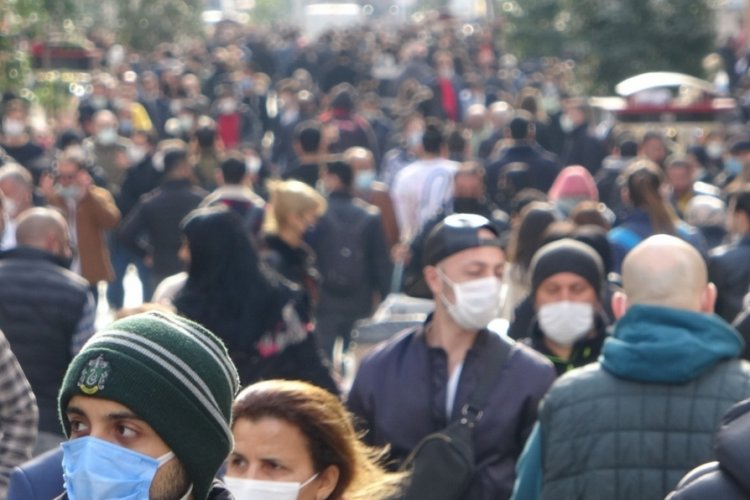 Taksim ve İstiklal'de hafta başı yoğunluğu