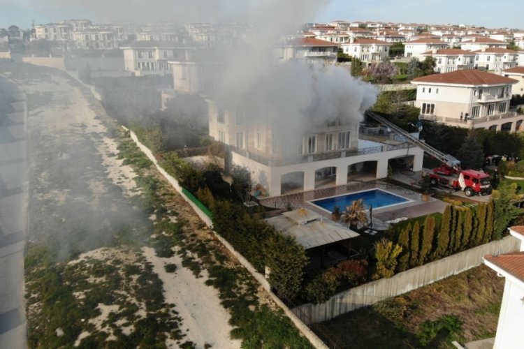 İstanbul'da korkutan villa yangını