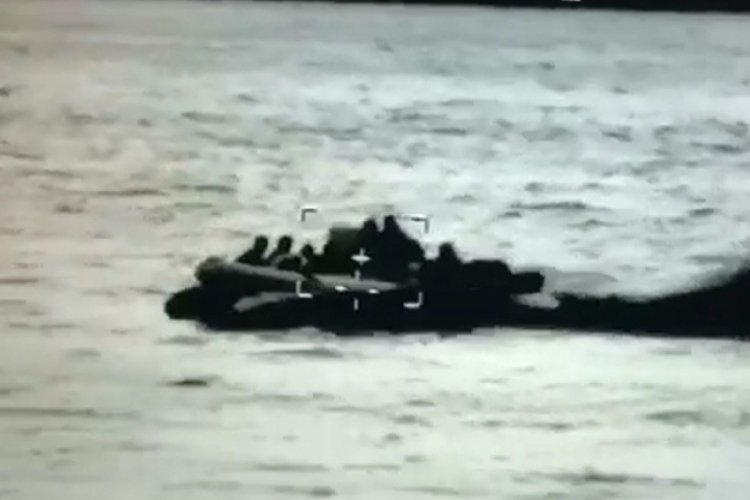 Mersin a&ccedil;ıklarında 12 d&uuml;zensiz g&ouml;&ccedil;men yakalandı