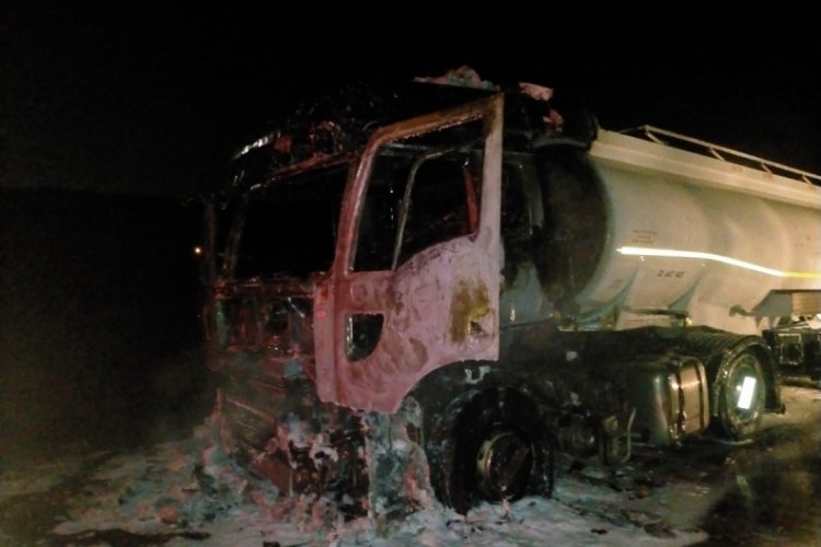 Benzin y&uuml;kl&uuml; tanker yangınında faciadan d&ouml;n&uuml;ld&uuml;