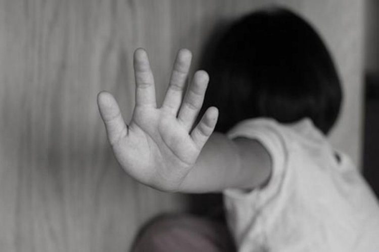 13 yaşındaki kızı istismar eden 2 ş&uuml;pheliye, 3 yıldan 15 yıla kadar hapis istemi