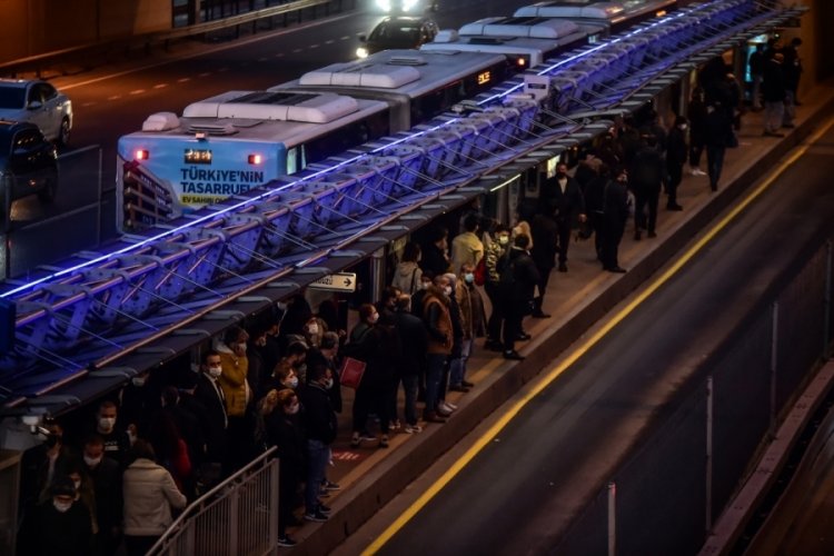 İstanbul'da toplu taşımada korkutan yoğunluk