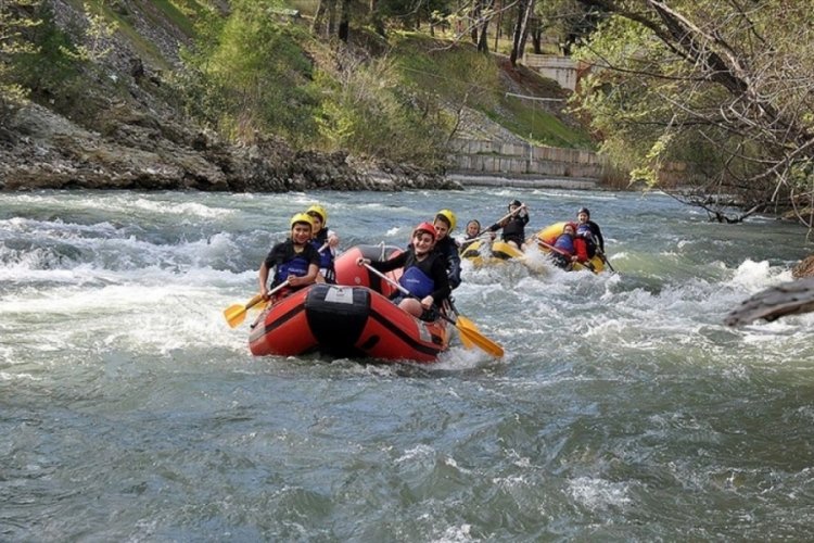 Raftingde emanet botla yakaladıkları başarıyı, uluslararası arenada s&uuml;rd&uuml;rmek istiyorlar