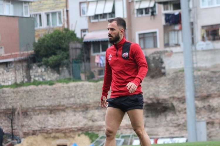 Emre &Ccedil;olak: Beşiktaş bir tık &ouml;nde g&ouml;r&uuml;n&uuml;yor ama g&ouml;nl&uuml;m Galatasaray'dan yana