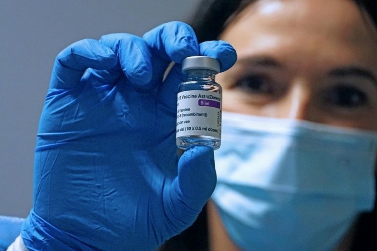 Berlin'de 60 yaş altı kişiler i&ccedil;in AstraZeneca aşısının kullanımı durduruldu