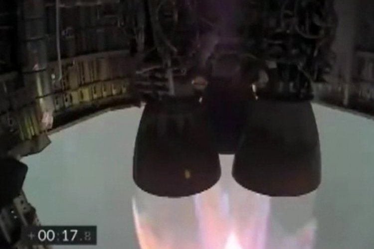 SpaceX roketi, iniş sırasında infilak etti