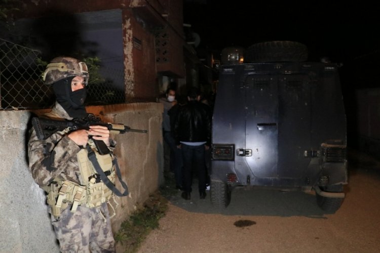 Kalaşnikoflu saldırganlar kıskıvrak yakalandı
