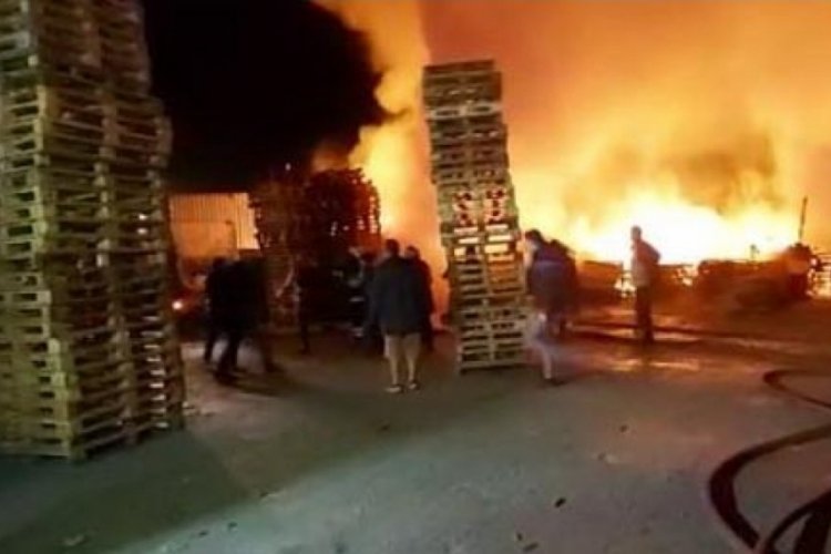 Gebze'de palet fabrikasındaki yangın