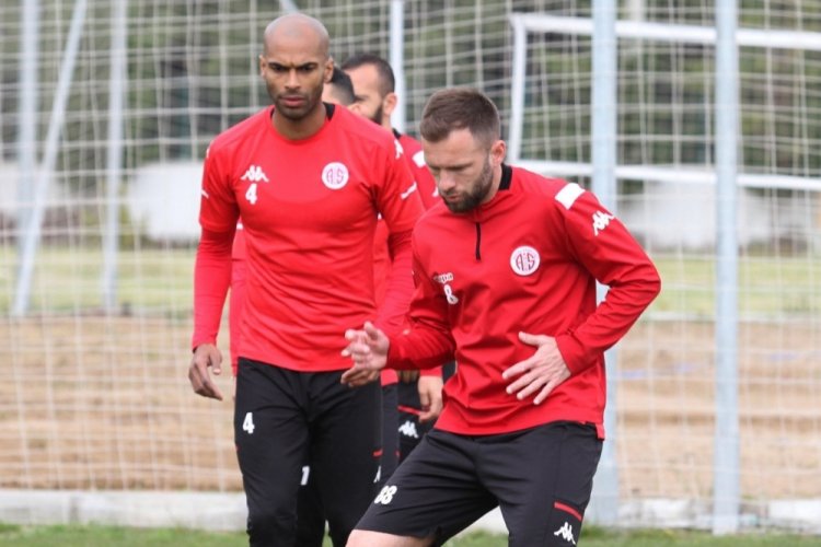 Ligin kırmızısı Antalyaspor