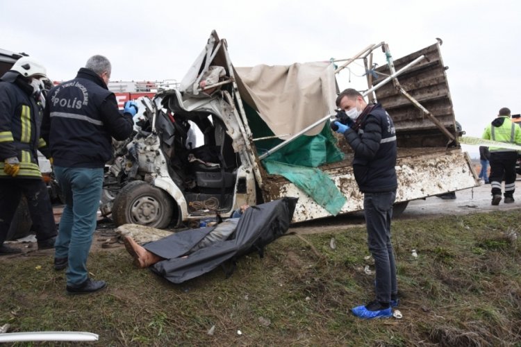 Eskişehir'de hatalı sollama kazası: 1 ölü, 5 yaralı