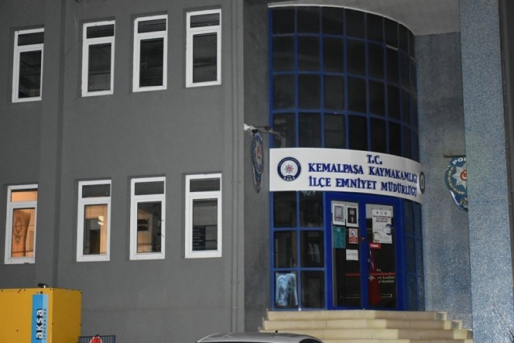İzmir'de narkotik ş&uuml;phelileri tutuklandı