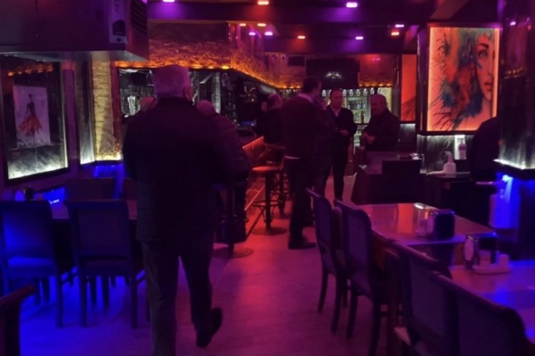 Karantinada olması gereken aş&ccedil;ı pavyonda yakalandı