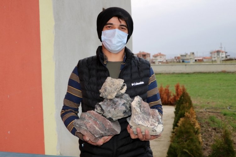 Meteorit diye 5 yıl saklayıp gramını 3 dolara satmadı, lav taşı &ccedil;ıktı